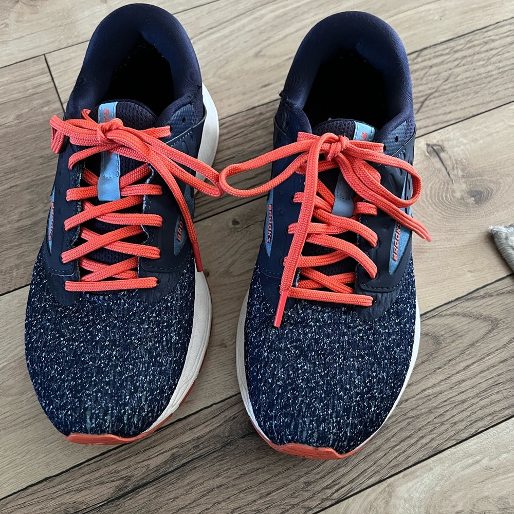 Women’s Brooks Athletic Shoes Sneakers Size 7.5